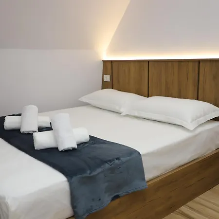 Central Apartment Berat Daire *