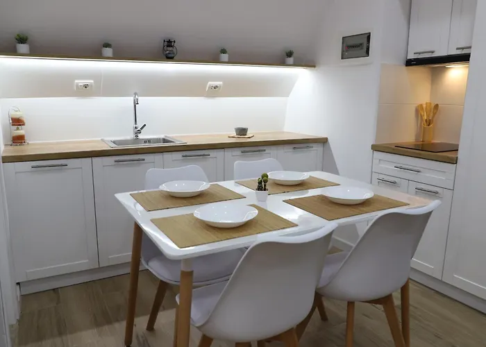 Central Apartment Berat דירה *